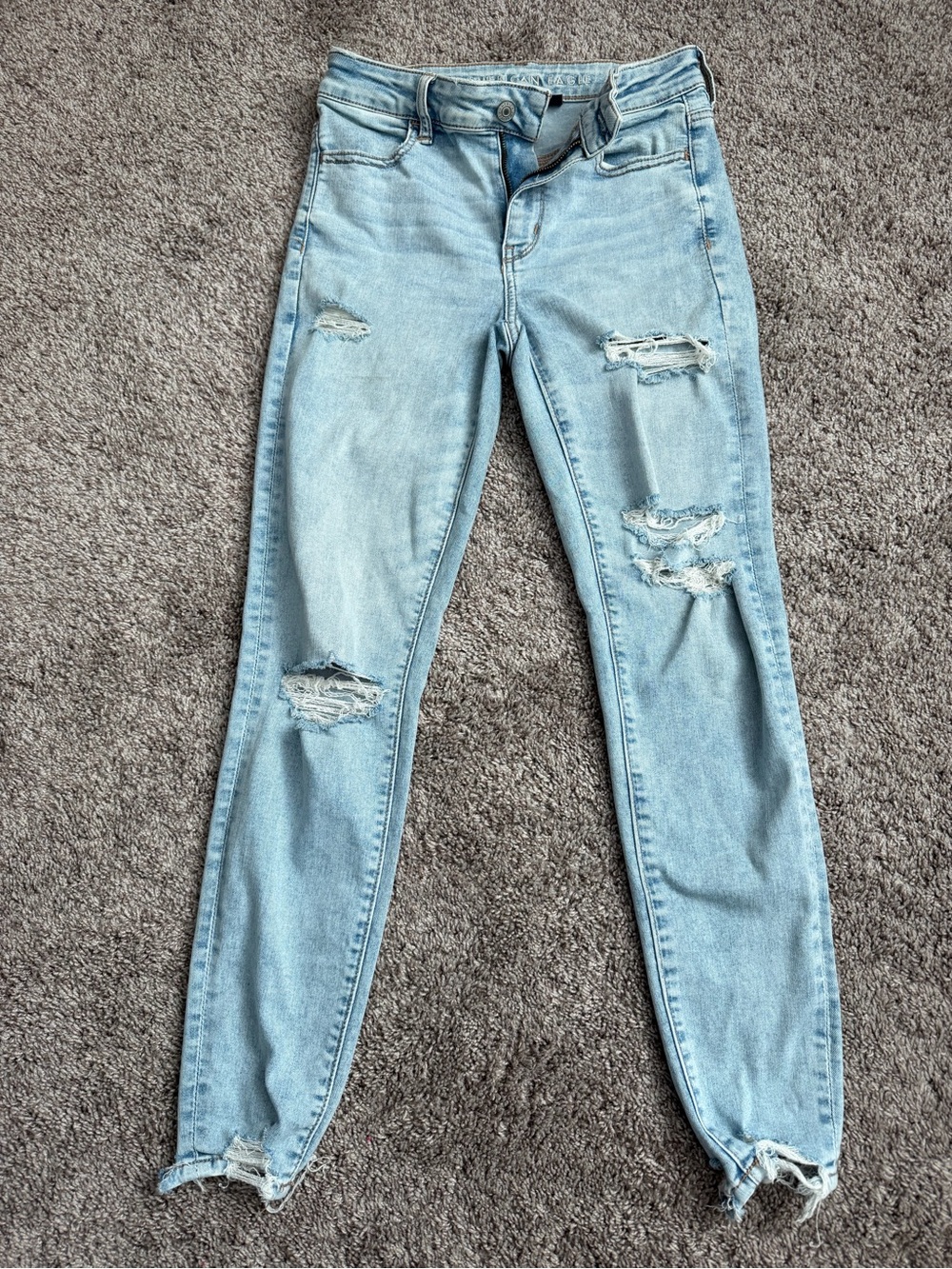 American eagle Light Blue Distressed Women’s Jeans